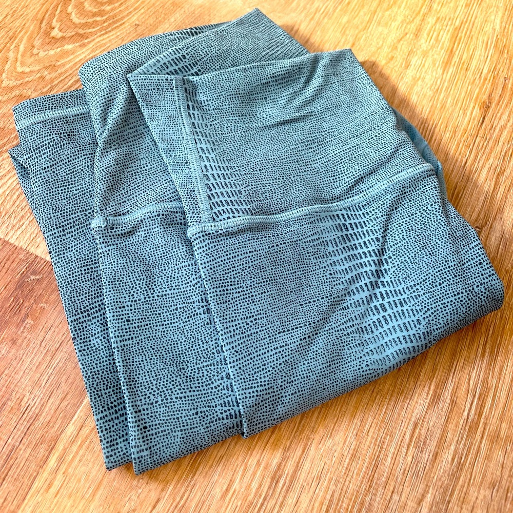 Zyia serpent size 4 luxe legging